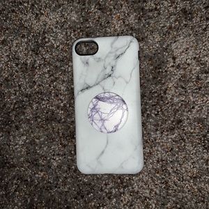 iPhone 7 case and pop-socket